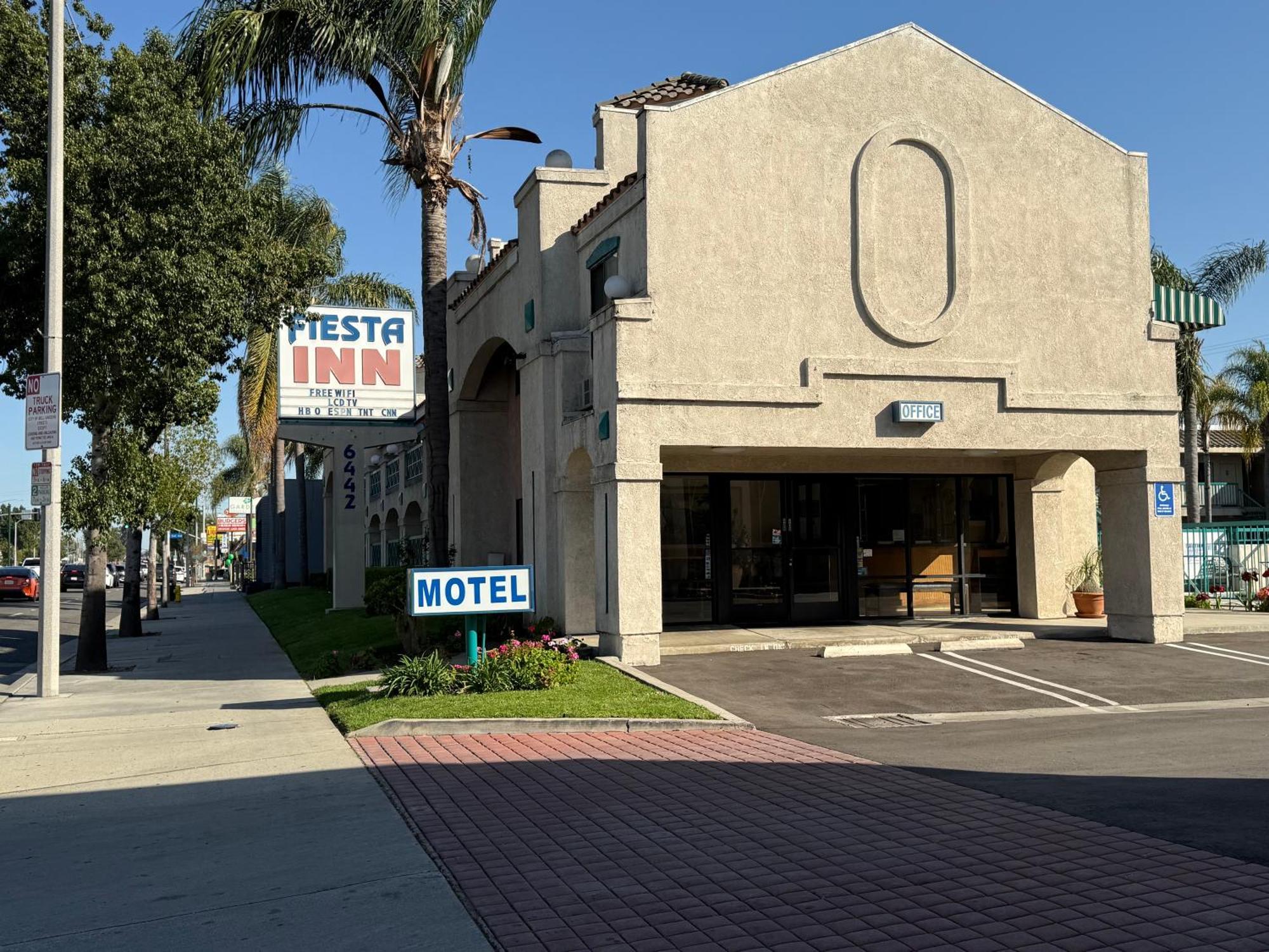Fiesta Inn Los Angeles - בל גארדנס מראה חיצוני תמונה